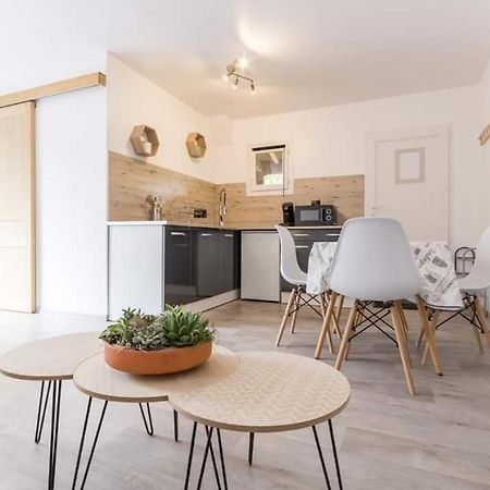 Le Studio Du Pressoir Gisay Екстериор снимка