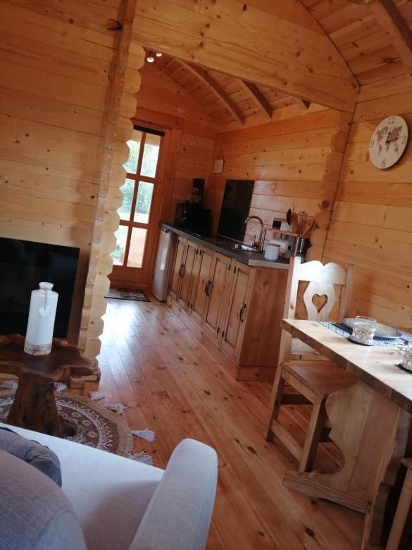 Le Studio Du Pressoir Gisay Екстериор снимка