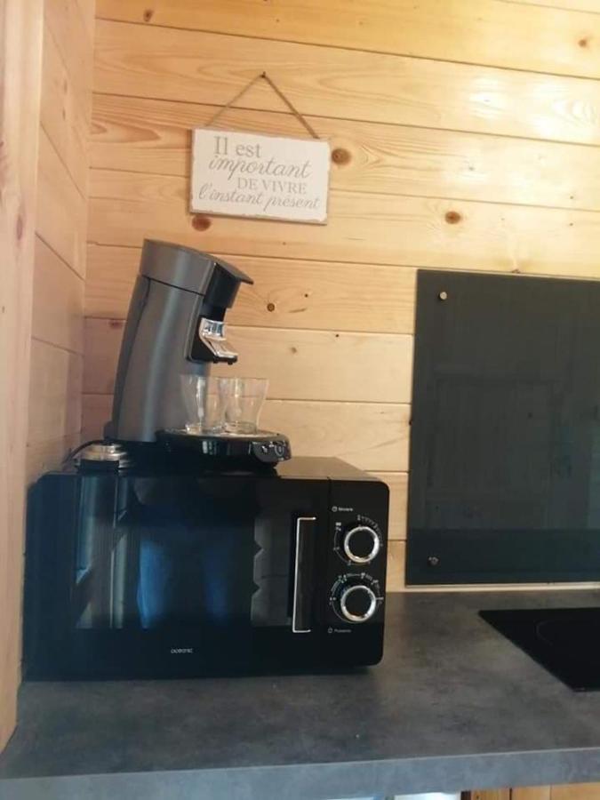 Le Studio Du Pressoir Gisay Екстериор снимка