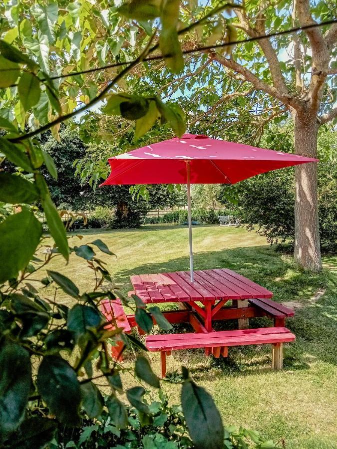 Le Studio Du Pressoir Gisay Екстериор снимка