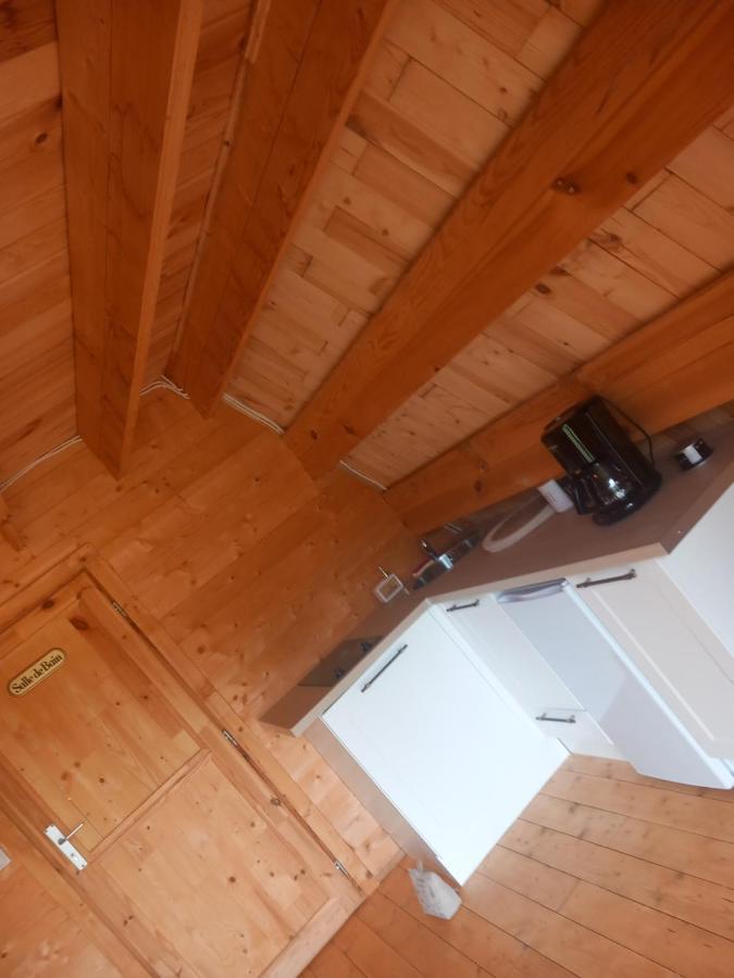 Le Studio Du Pressoir Gisay Екстериор снимка